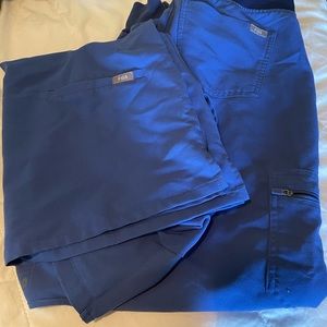 Figs scrub set. M Casma 3 pocket top and SP Zamora joggers.